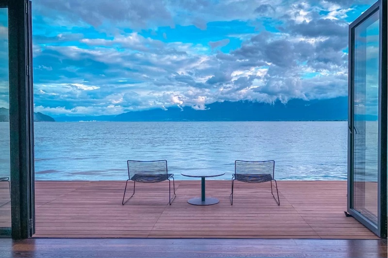 住最孤獨(dú)的酒店，追逐日出日落---大理邊際洱海戶外酒店