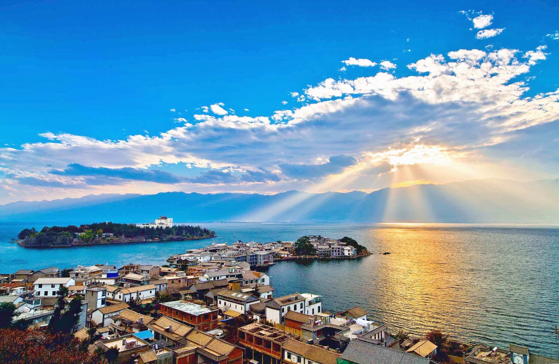 大理自駕兩日游，來一場一路向西的治愈旅行。你確定不來洱海吹吹秋天的風(fēng)嗎？