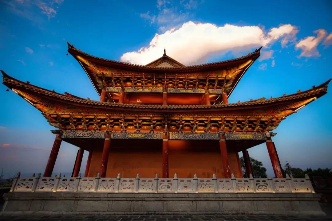 在大理城墻上逛古風(fēng)集市是一種什么體驗(yàn)？