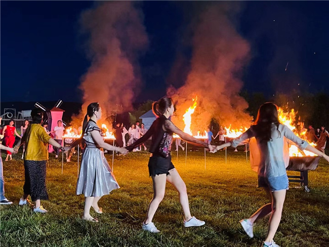 大理企業(yè)會(huì)議會(huì)展拓展訓(xùn)練篝火晚會(huì)推薦之場地：大理陶然田舍創(chuàng)意農(nóng)場基地