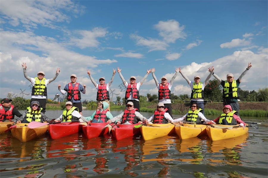 2021年百濟(jì)神州技術(shù)會議暨企業(yè)洱海騎行暨水花基地皮劃艇拓展團(tuán)建活動(dòng)在大理舉辦