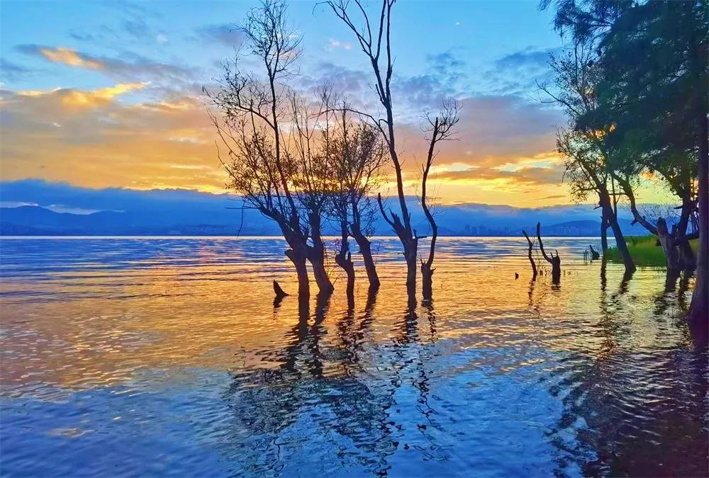 大理旅游攻略：十月，洱海生態(tài)廊道的晨曦一定不能錯過 是來大理洱海騎行不可錯過的風(fēng)景