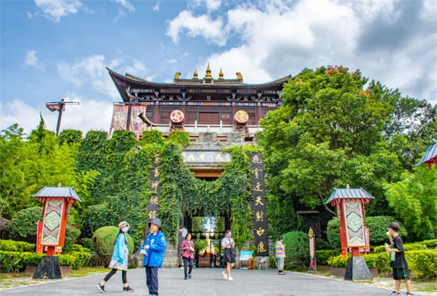 大理旅游特輯 | 閑逛天龍八部影視城，武俠世界能否勾起青春回憶？