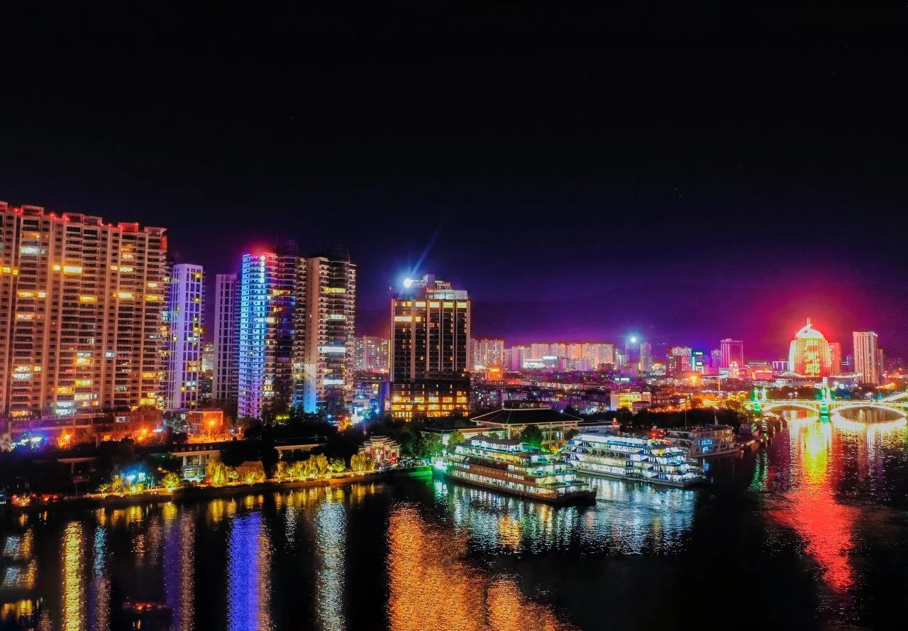 “夢(mèng)幻中秋夜 光影全家?！敝星镆购街黝}游活動(dòng)即將開(kāi)啟