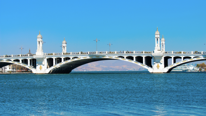 大理策劃公司：騎行在海西，自駕還得看海東！